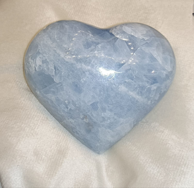 Coeur en calcite bleue